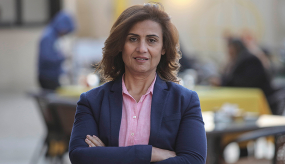 منى الغلاييني... من ابنة مخيّم إلى سيّدة الأعمال الأولى في قطاع غزّة

Read more: http://www.al-monitor.com/pulse/ar/originals/2016/12/gaza-palestinian-tourism-hotel-manager-woman.html#ixzz4SVnYiuX1
